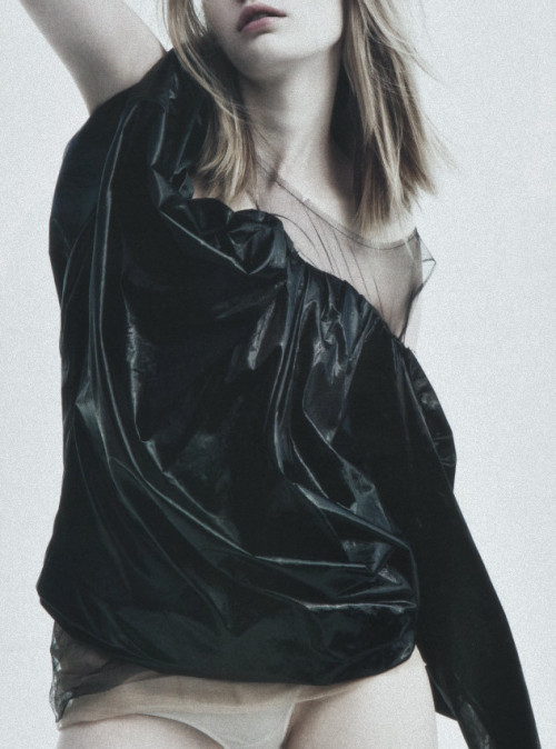 pradaphne: Heidi Mount photographed by Hedi Slimane for V Magazine #54.