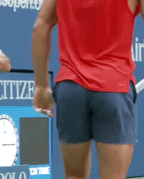 fappleseed87:I love the fact that he just can’t seem to control his own damn bootie
