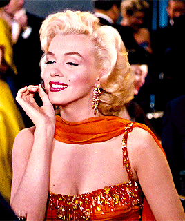 movie-gifs:Marilyn Monroe as Lorelei Lee inGENTLEMEN PREFER BLONDES1953 | dir. Howard Hawks