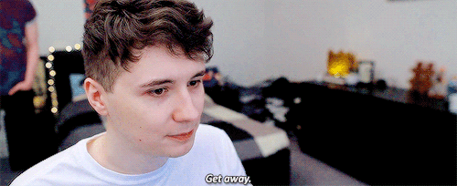 huphilpuffs:100 Days of London Flat Memories → (77/100)Dan Takes Quizzes About Himself