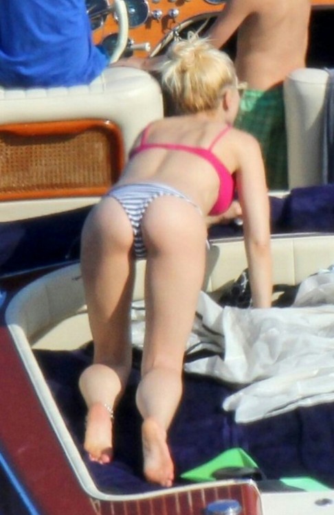 famoustoesnsoles:  Gwen Stefani