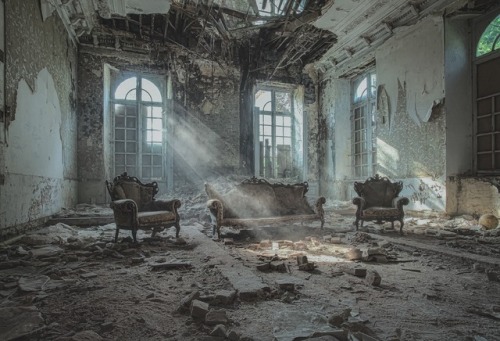 sixpenceee:Photographs by James Kerwin