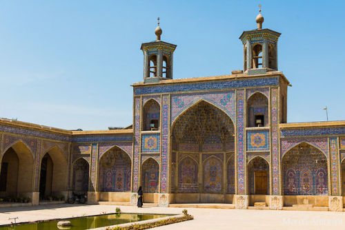 deducecanoe: mymodernmet: The stunning Nasir al-mulk Mosque hides a gorgeous secret between the wall