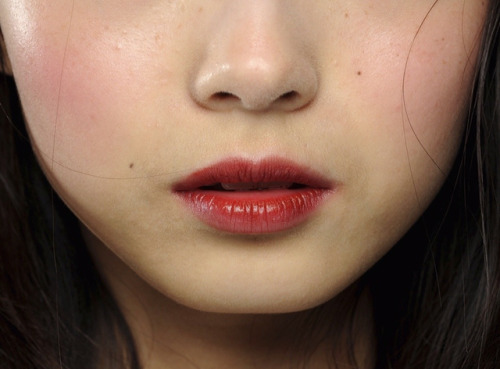 femminabalba: xiao wen ju backstage at giles ss12