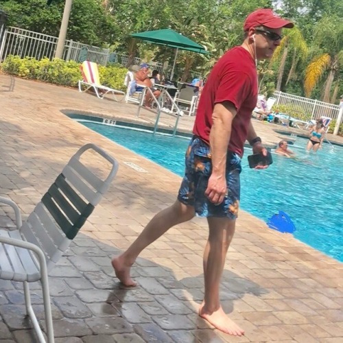 daddiesonthego:New England Vacation Bro Daddy enjoying a leisurely day by the pool.