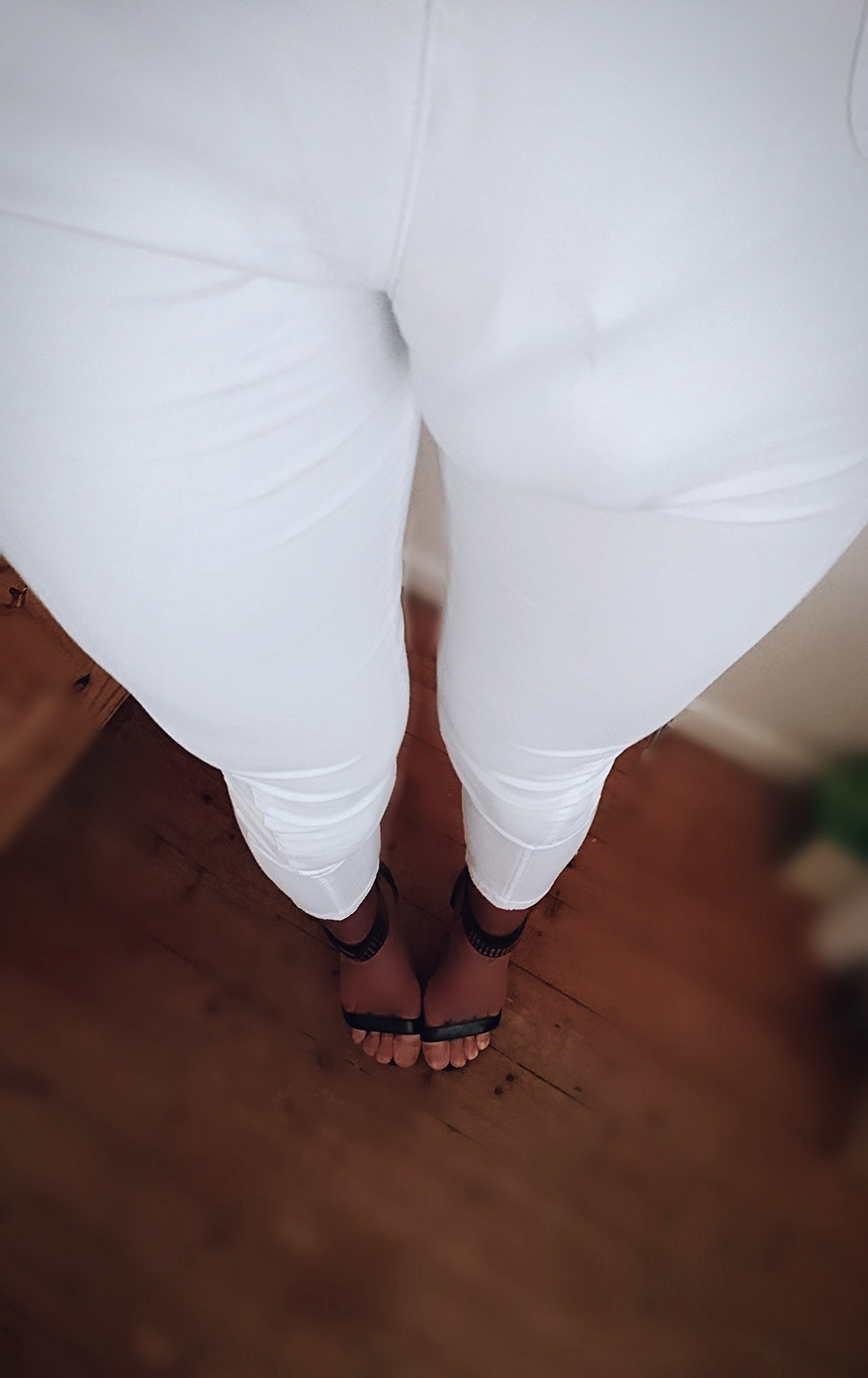 aphroditesissyxoxo:  Love these heels with these white jeans. Shame my cage makes