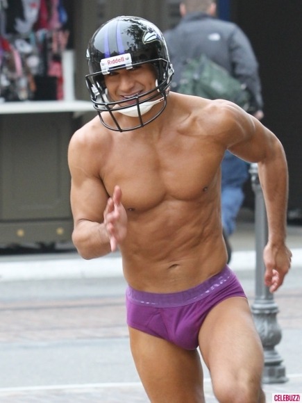 jocksofjustice:  I’m pretty sure Mario Lopez has just given up on wearing pants