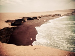 thelonelytravelwhore:  Playa Roja Paracas,