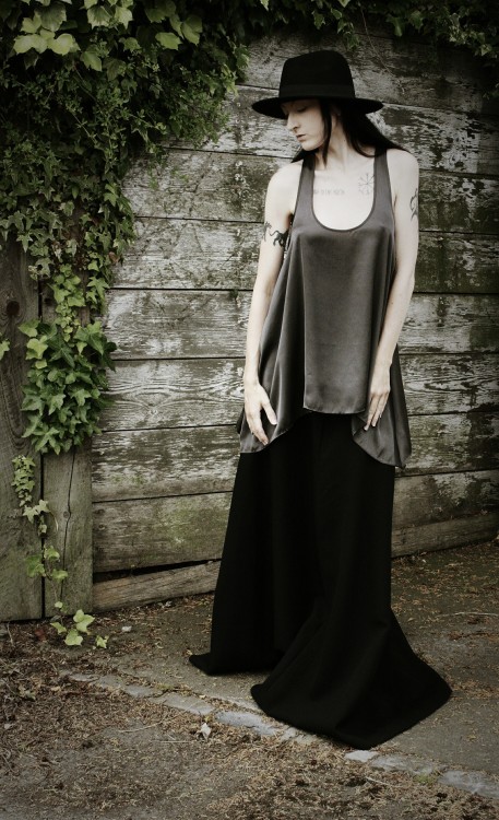 getting-dressed-in-the-dark:  Outfit of the day. Everything except the hat is thrifted. Katie/Getting Dressed In The Dark