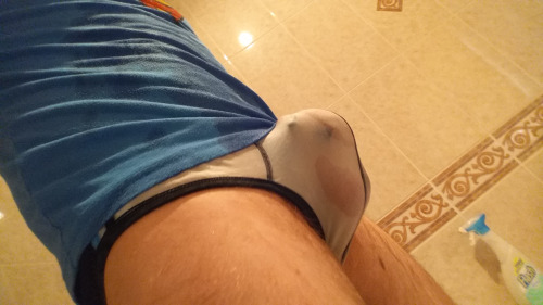thingsthatmakesmycockhard:  Wetting my briefs 