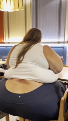 Porn Pics onlyfats723:ssbbwgoats:Boberry’s ass spreading