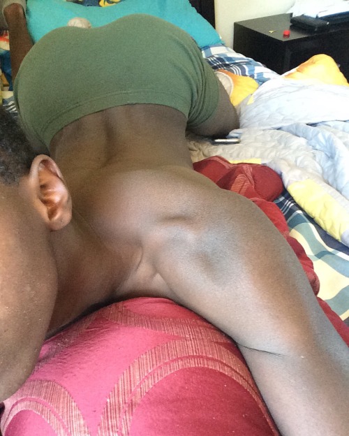doubleechocolatee18:  😍😘 reblog if u want some ass😩