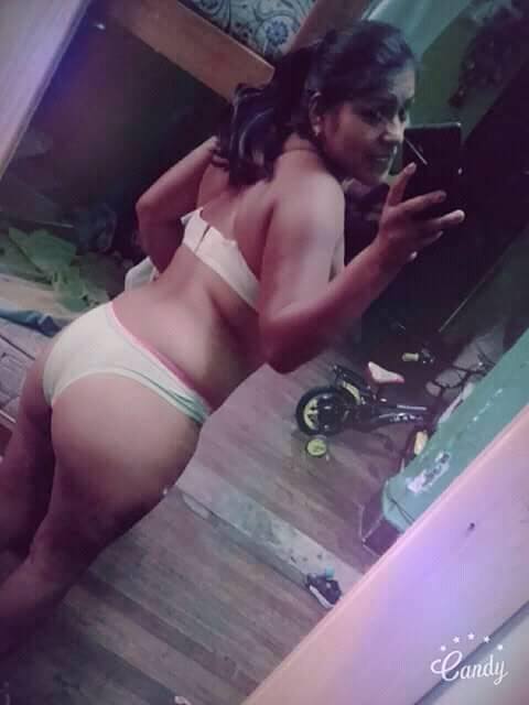 Una pirañita! Con apenas 18 añitos sabe como moverlo y exprimirte hasta la últi
