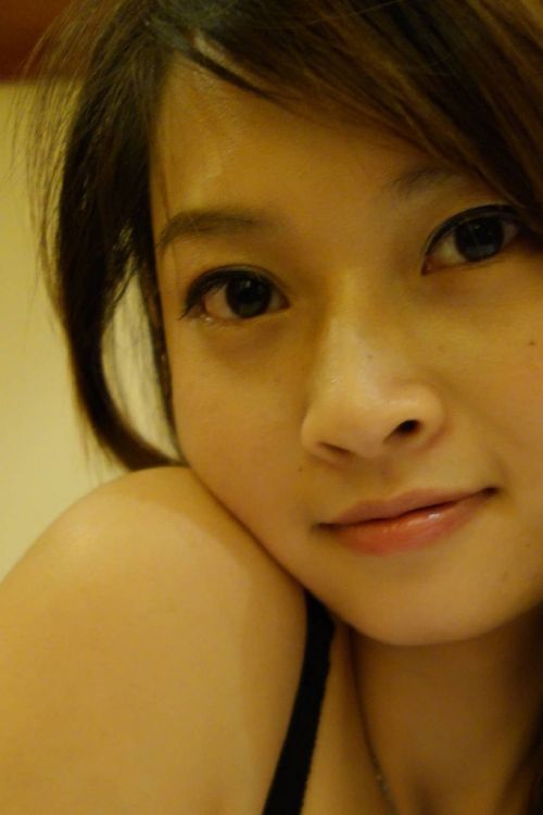 icameltoehunter:  Sg gal leaked photos.