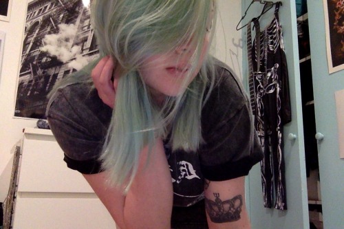 rebloggingcoolstuff:  woah I’m posting regular selfies what is happening!?  tbh I forgot 