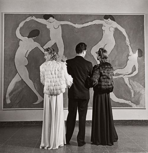 mazzystardust: Looking at Matisse, Museum of Modern Art. Ph. Louise Dahl Wolfe