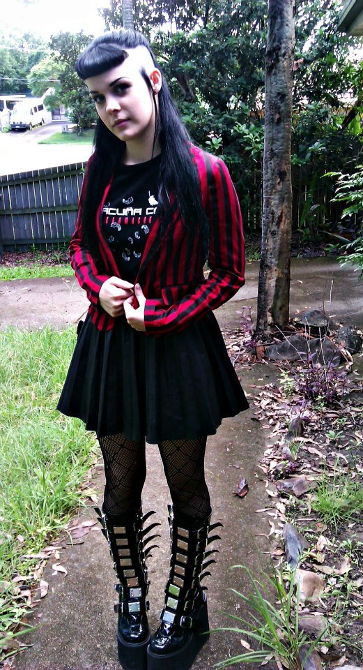 ilovegothgirls:  Great look and an effective cut  Babe.