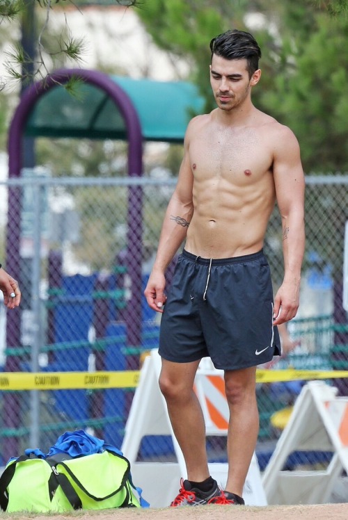 Porn heatedtabloid101:  Joe Jonas  photos