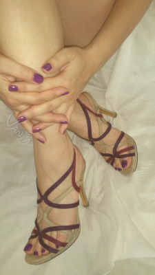 Return-Of-The-Feet:  A Pic Of Vania’s Feet For Your Great Blog ;)