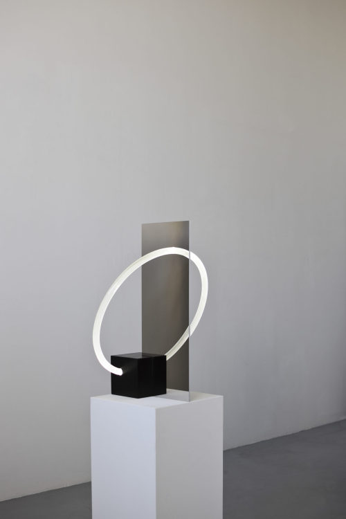 ‘Elusive lights/mirrors’ by Maximilian Michaelis.reflection + geometric–&gt; Find more amazing desig