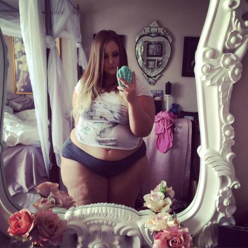 khaleesidelrey: When being big and sexy is your job. #curvesreign #plussize #plusmodel #plussizemode