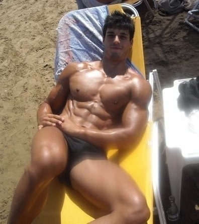 texasfratboy:  aaah…one of the joys of summer - hot guys sunning on the beach!