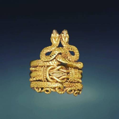 arthistoryfeed:Gold Ring, Roman, 1-100 AD, Featuring snakes and Herakles Knot. Source: Cleveland Mus