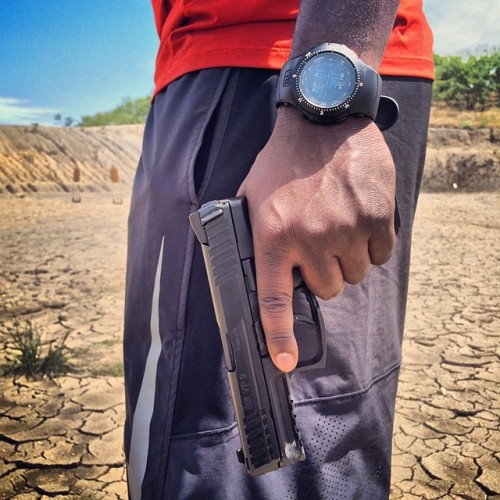 colionnoir: #thepewpewlife with the @hecklerandkoch VP9 #love