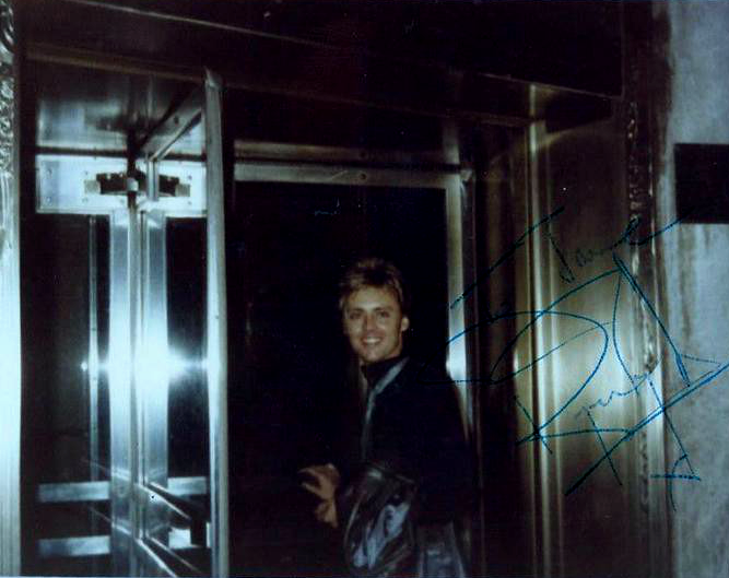 fuckyeahmercury:Candid photos of Queen outside the Waldorf Astoria Hotel, New York