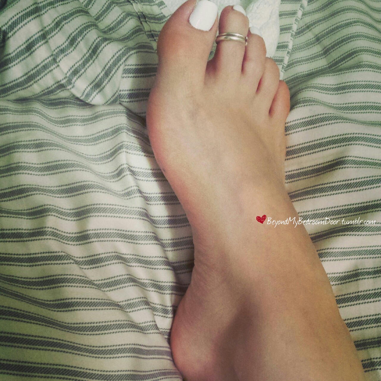 beyondmybedroomdoor:  I’m touching up my white polish. ;)