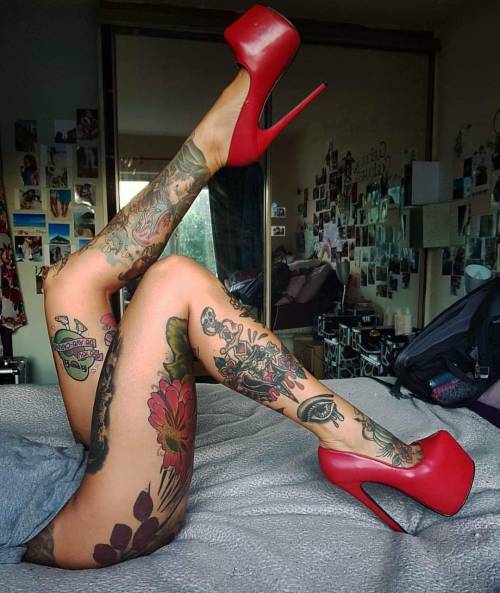 72tattoo-deactivated20210621: adult photos