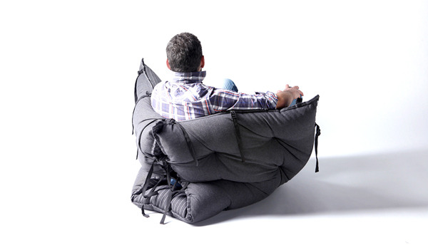 tinyhousedarling:  Bed Turns Into an Armchair 