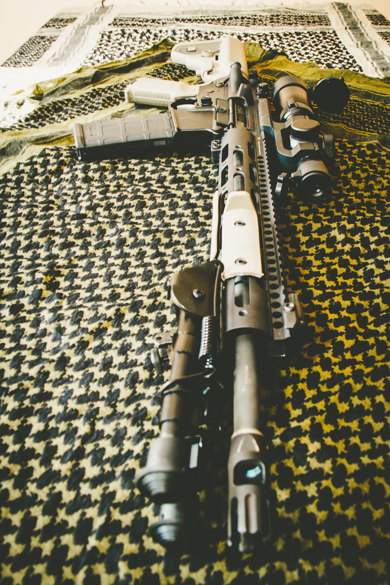 spectre-130:  Here is my faux recce mid-length gas AR Build.   the Lower is a JD