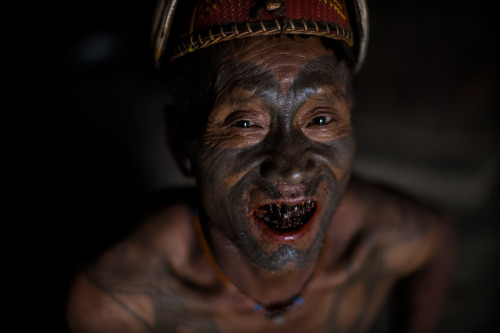 polychelles:Headhunting Konyac Tribe, Nagaland, photographed by Anthony Pappone