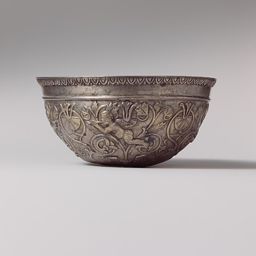 ancientpeoples:Silver bowlIt is decorated with a floral setting. It also shows a pair of Erotes, one