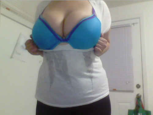 bloggerslut:Today is a good day and i like my boobs xLooks like a fucking fantastic day!