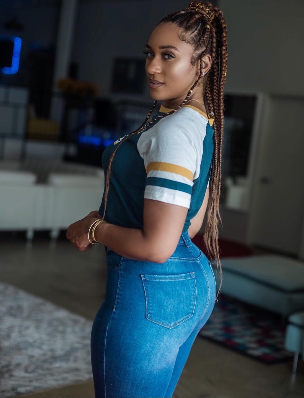kingjazziedad:     DeliciouslySexy. Curvy. BootiDelicious Mami….. Ms Brithaname