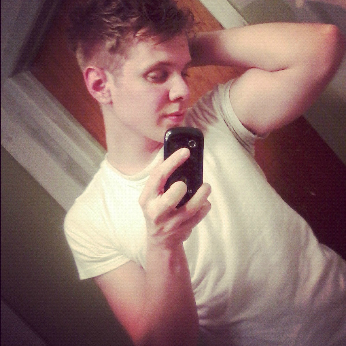 flashlight63:  youngryguy:  Cute &amp; hung. Perfect. Follow Youngry  Seems to