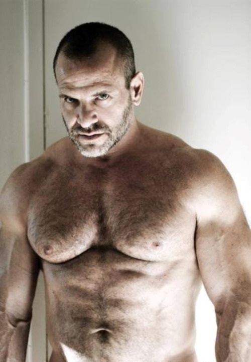 dilfandahardplace:  Dad’s rape face.