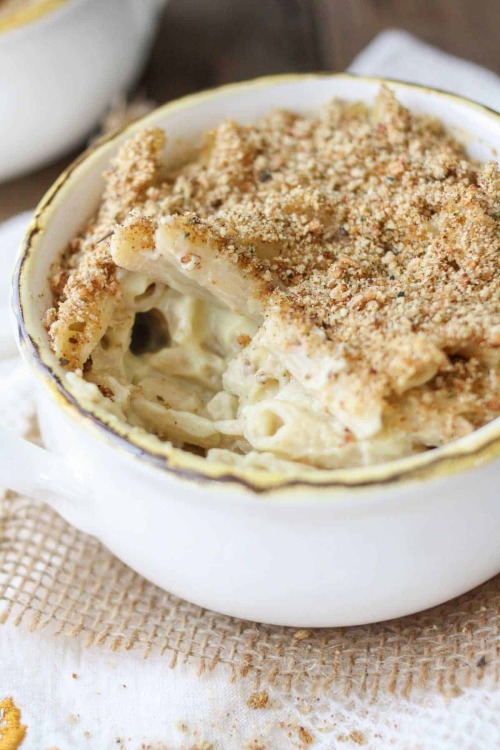 tinykitchenvegan:Creamy Vegan Baked Mac and Cheese