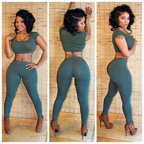 gabgar11:  Big booty in yoga pants