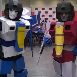 shawn-langley:  AMAZING #Thundercracker and #Starscream cosplay! #cincinnaticomicexpo 