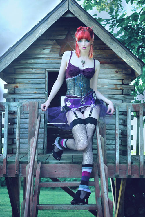 degeneratelowlife:  Cubby house loving  