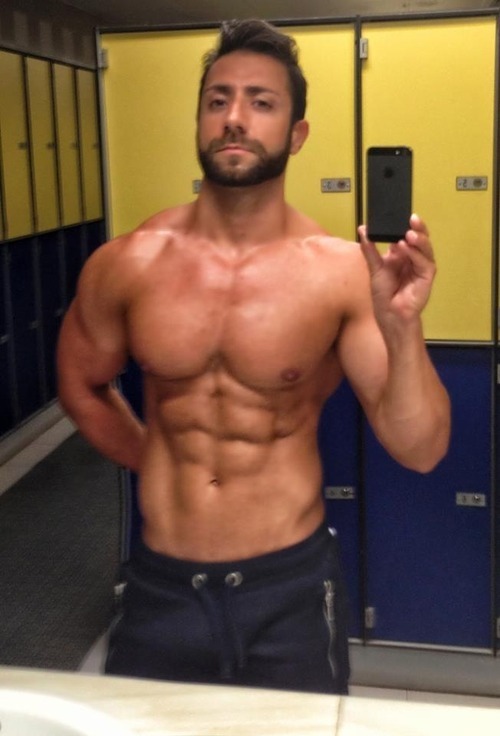 dudes-on-demand:  Valentino Medici