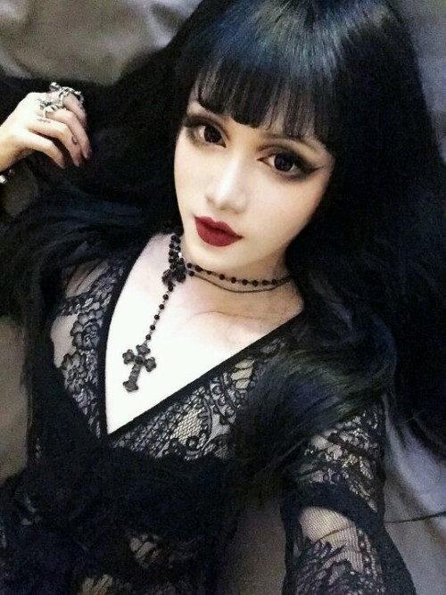 Gothic doll Kina Shen Saved from: www.pinterest.com