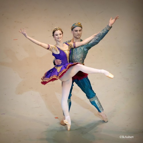 Heloïse Bourdon, Bleuenn Battistoni, Bianca ScudamoreLa Bayadere - Gamzattiphoto: Isabelle Aube