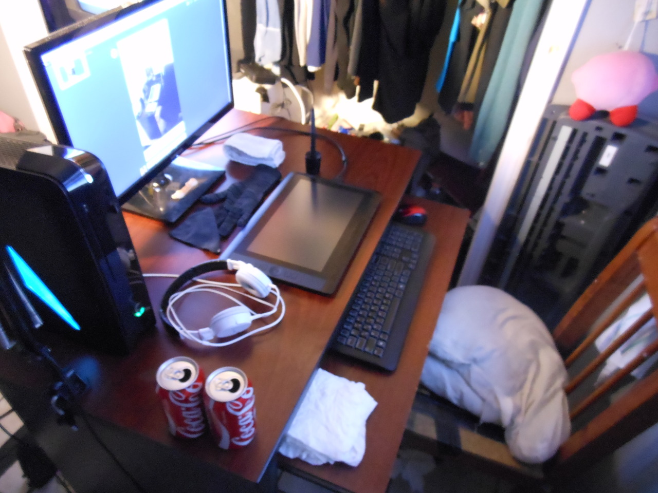 theycallhimcake:  SO, I have to make a new workspace soon (my old desk was both unsuitable