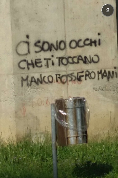 mibasterestetueilmare:  Ci sono occhi che ti toccano manco fossero mani. (snapchat di un amico) 