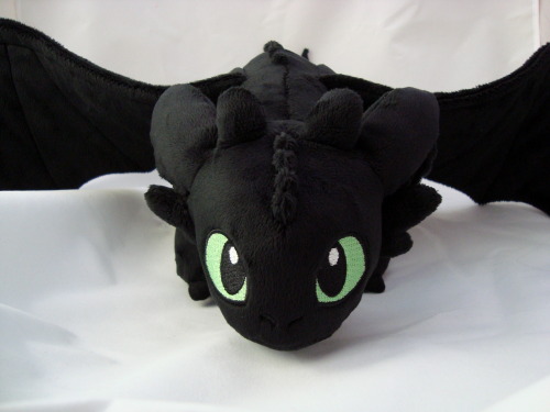 spaceplush:  Toothless is made entirely from minky fabric. He has embroidered details and suedecloth claws. He’s approximately 24 inches long with a 32 inch wingspan. He was really hard to photograph since he’s so big! He’s very soft and his feet