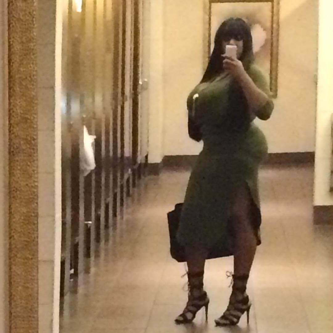 poetrystudios:  Can’t never pass up a Good Mirror  (at Drai’s Las Vegas)